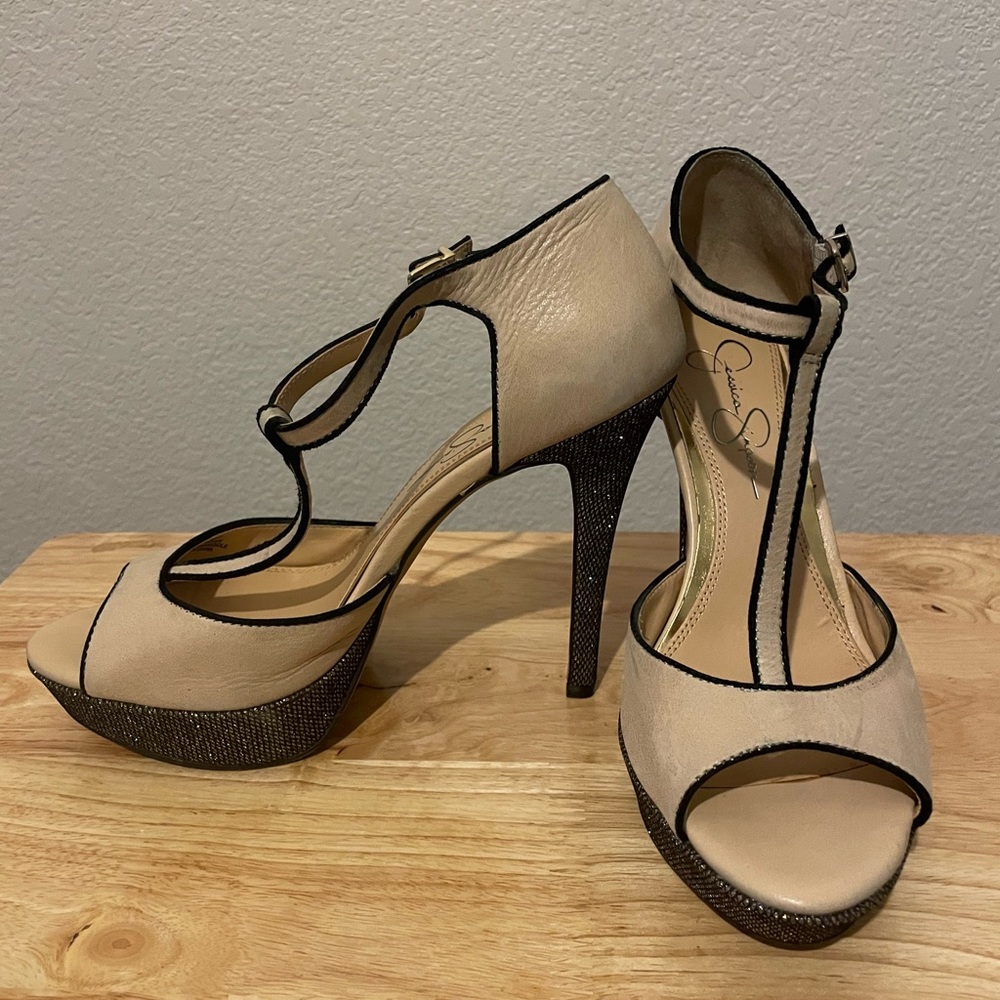 Jessica Simpson tan heel size 9